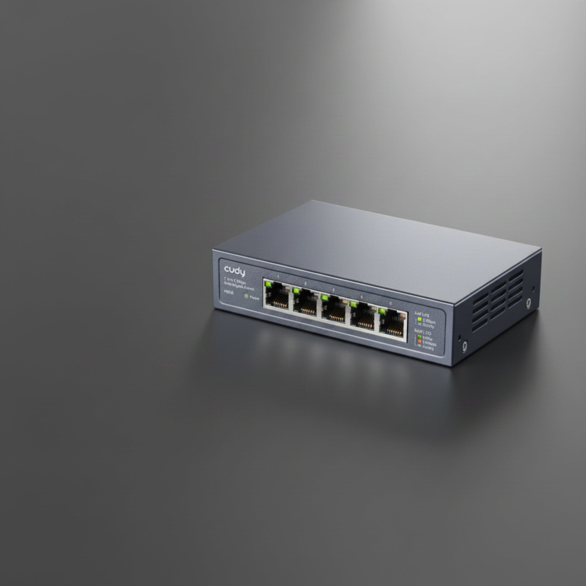 CUDY HS105 5-port 2.5G unmanaged switch metal housing desk setup